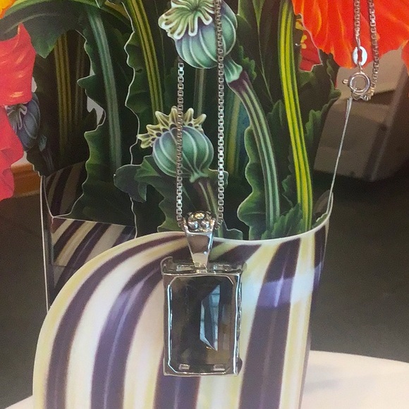 Beautiful Large “Topaz” like stone 16” silver chain. - Picture 4 of 8